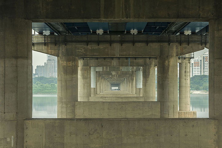 Manuel_Alvarez_Diestro_Seoul_Bridges_Its_Nice_That_13.jpg