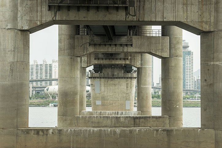 Manuel_Alvarez_Diestro_Seoul_Bridges_Its_Nice_That_22.jpg