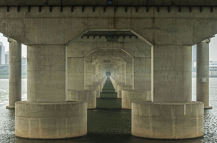 Manuel_Alvarez_Diestro_Seoul_Bridges_Its_Nice_That1.jpg