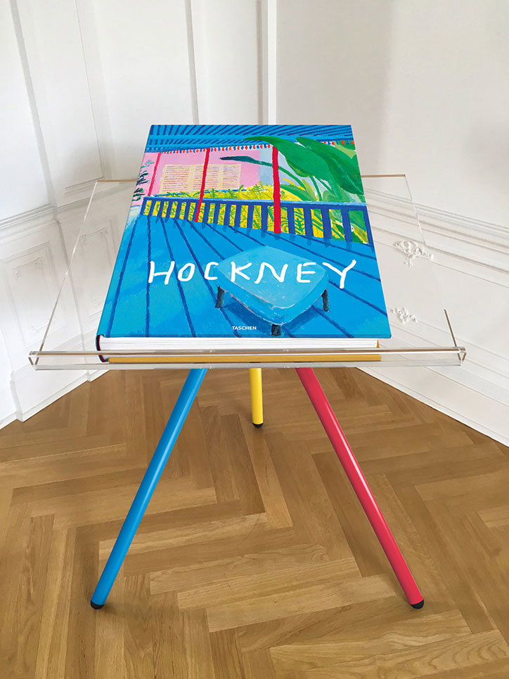 Hockney_A-Bigger-Book_Taschen_book-on-Marc-Newson-stand.jpg