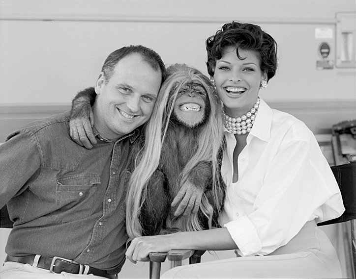 7.-Sam-McKnight-with-Linda-Evangelista-and-Jesse-the-chimp_-Los-Angeles_-1992.-©-Laspata-Decaro.jpg