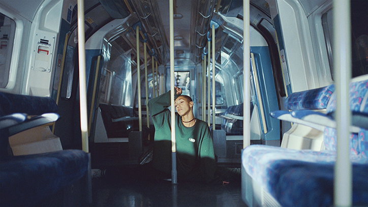Grey_London_Move_Closer_Its_NIce_That_3.jpg