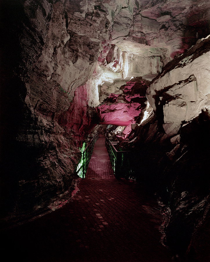Austin_Irving_Howe_Caverns_Narrow_Bridge__New_York__NY__2014.jpg