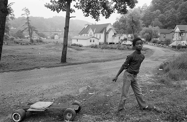 Sohier_Americans_Seen_010_Glen-White_-W.-VA_-1982int.jpg