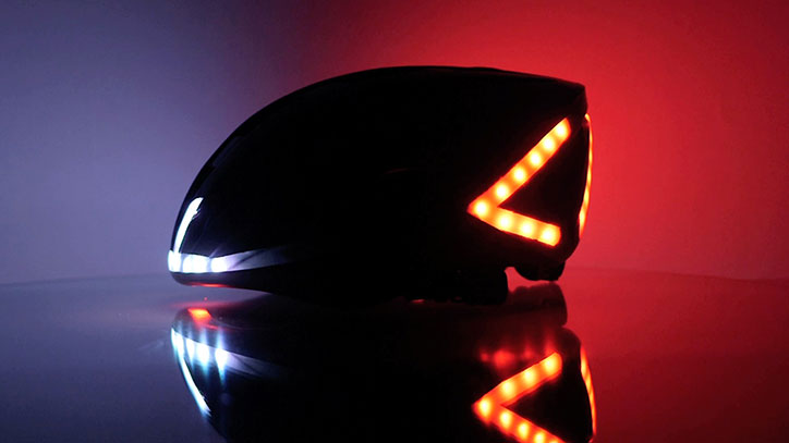 Lumos-Helmet---Left-Turn-Signal.-Photo-by-Max-Wagenblass.jpg