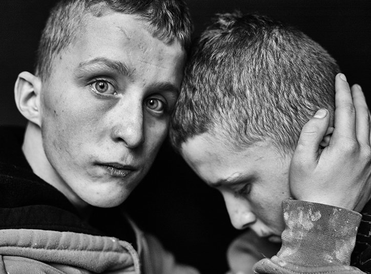 1.Adrian-and-Andrzej_Twins-hugging_IMAGOINT.jpg