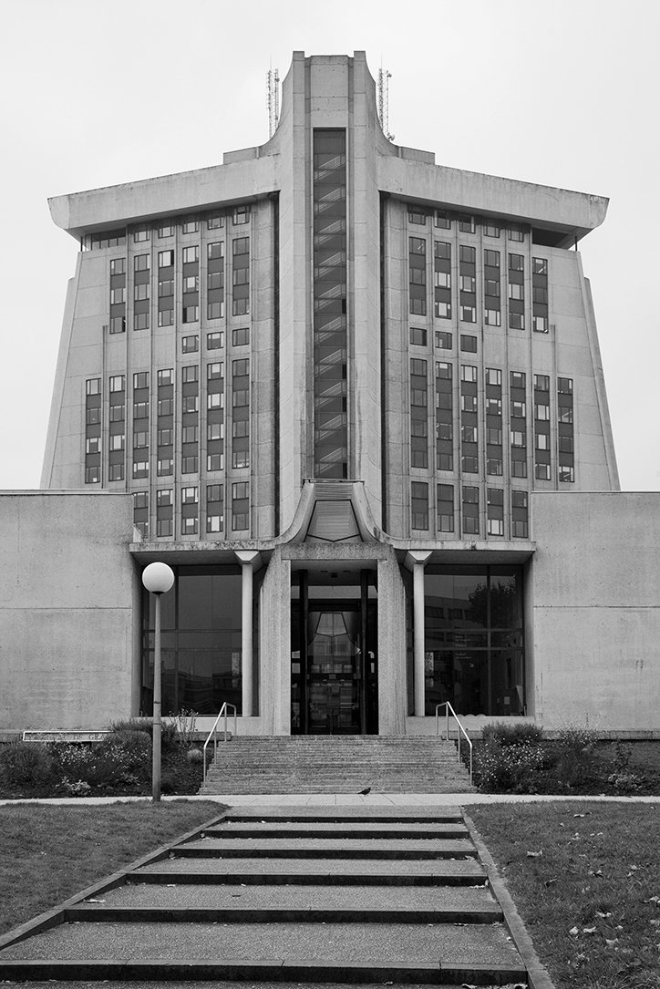 Palais_de_Justice_by_Nigel_Green_for_Blue_Crow_Media.JPG