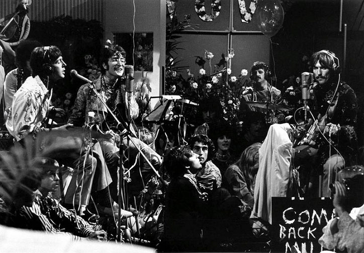 David-Magnus_The-beatles-during-the-recording.jpg