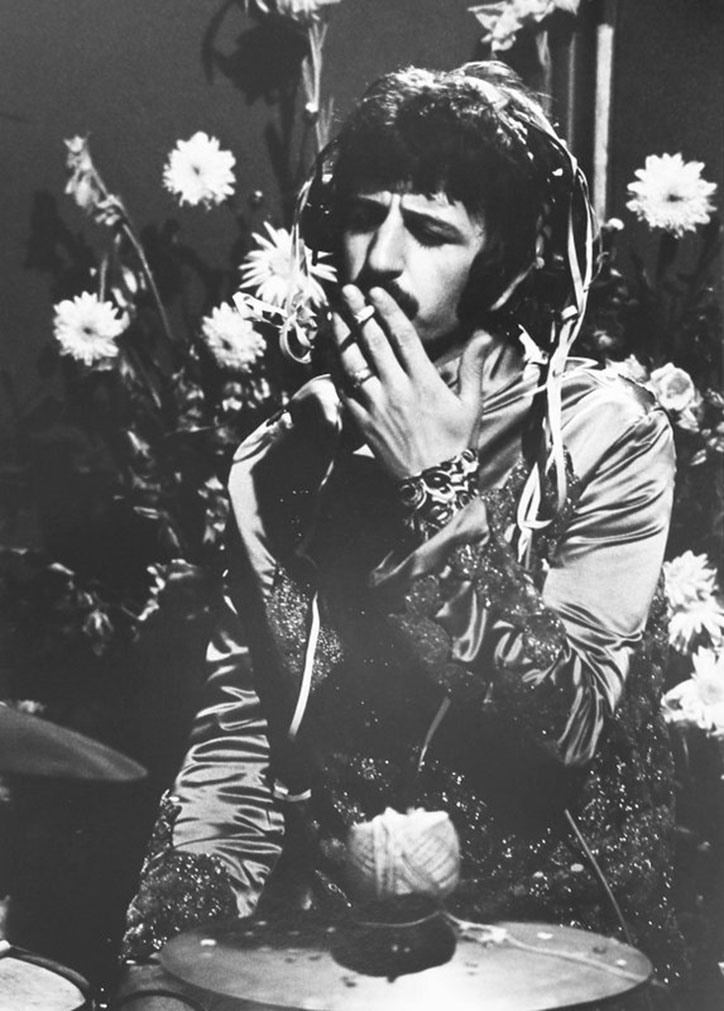 David-Magnus_UNSEEN-Ringo-having-a-cigarette-break.jpg