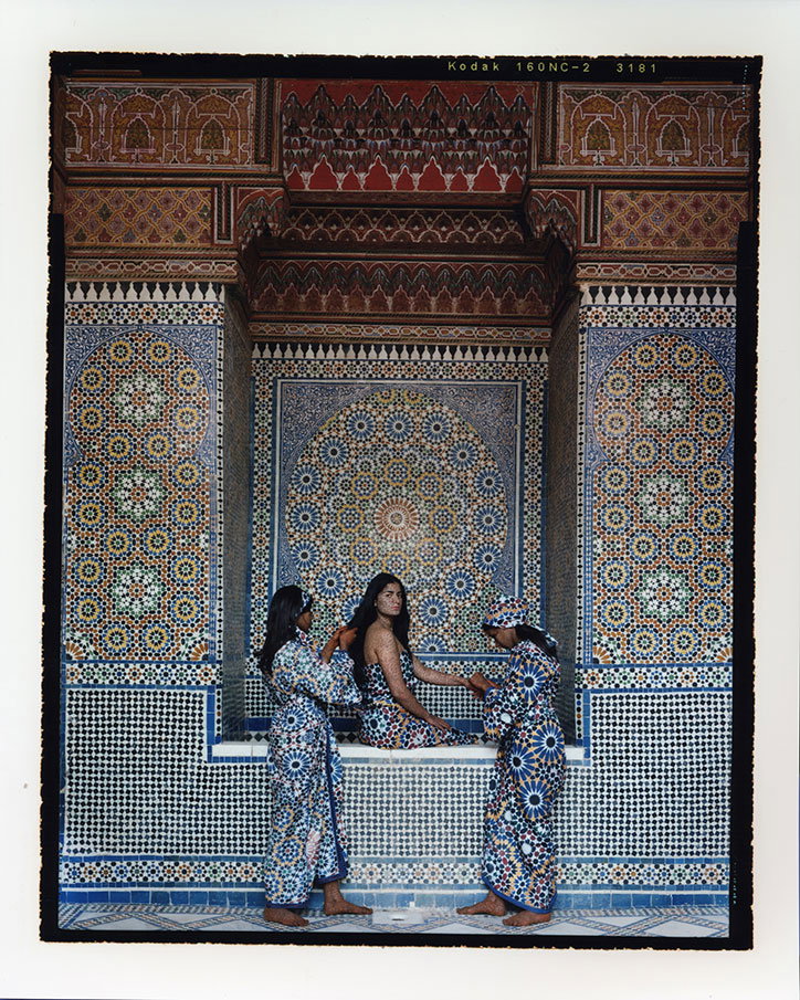 Girl-on-Girl_Lalla-Essaydi_Harem-_13b.jpg
