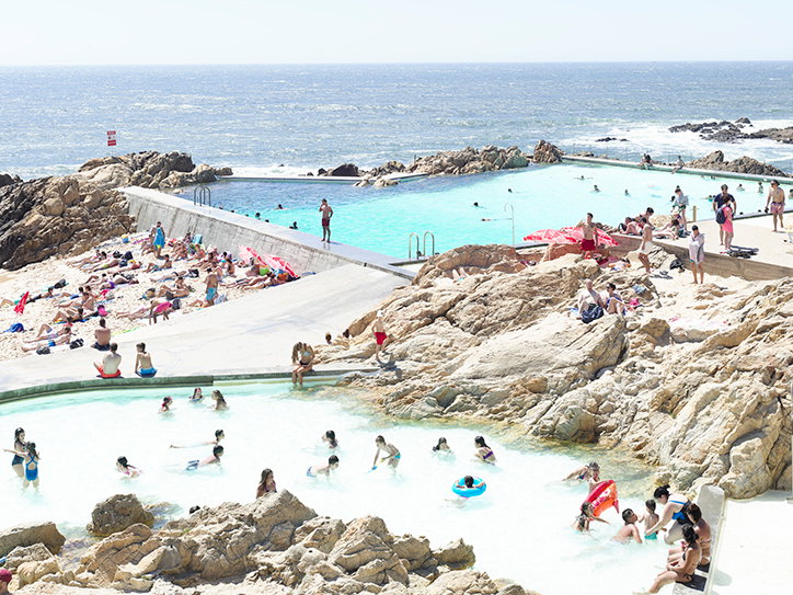 Massimo-Vitali_-Piscina-Das-Marés_-2016_-photograph_-courtesy-the-artist-and-Benrubi-Gallery_-New-YorkINT.jpg