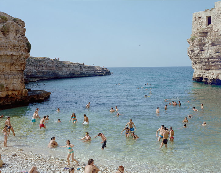 Massimo-Vitali_-Polignano-a-Mare_-photograph_-2011_-courtesy-of-the-artist-and-Benrubi-GalleryINT.jpg