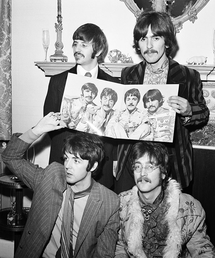 the-beatles-at-the-sgt-pepper-release-1967.jpg
