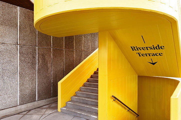 North_SouthbankCentre_Arrow_Signage_02.jpg