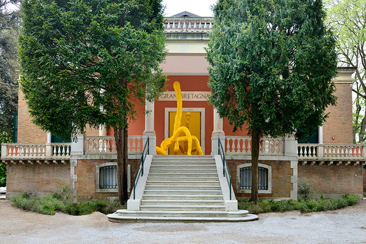 Sarah-Lucas-Venice2013-itsnicethat.jpg