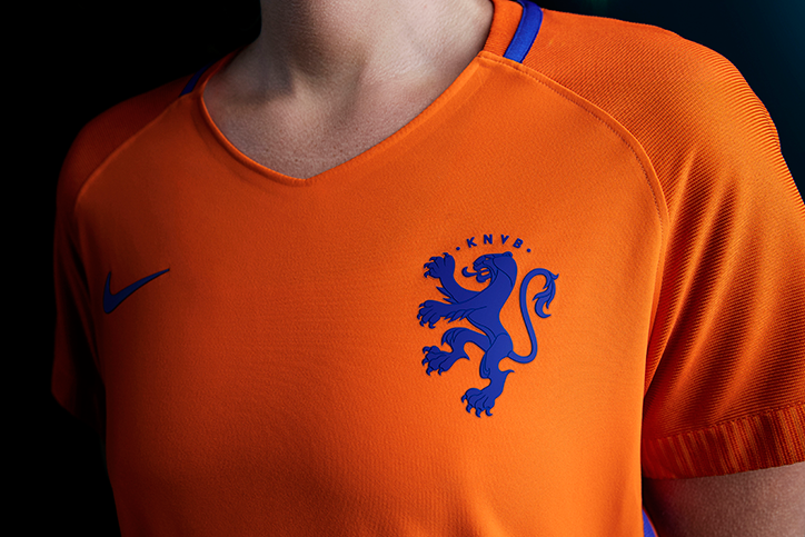nike_wieden_kennedy_knvb_netherlands_womens_football_team_lioness_crest_graphic_design_itsnicethat1.png