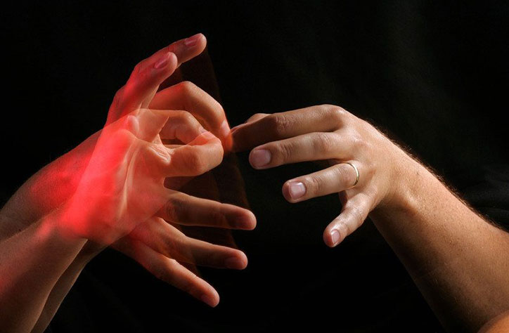 smart-glove-news-itsnicethat-2.jpg