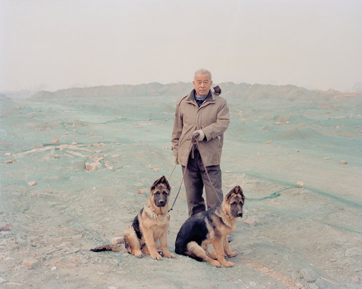 DerGreif-Jiehao-Su-Borderland-ManwithHisGermanShepherds-Publication-itsnicethat-01.jpg