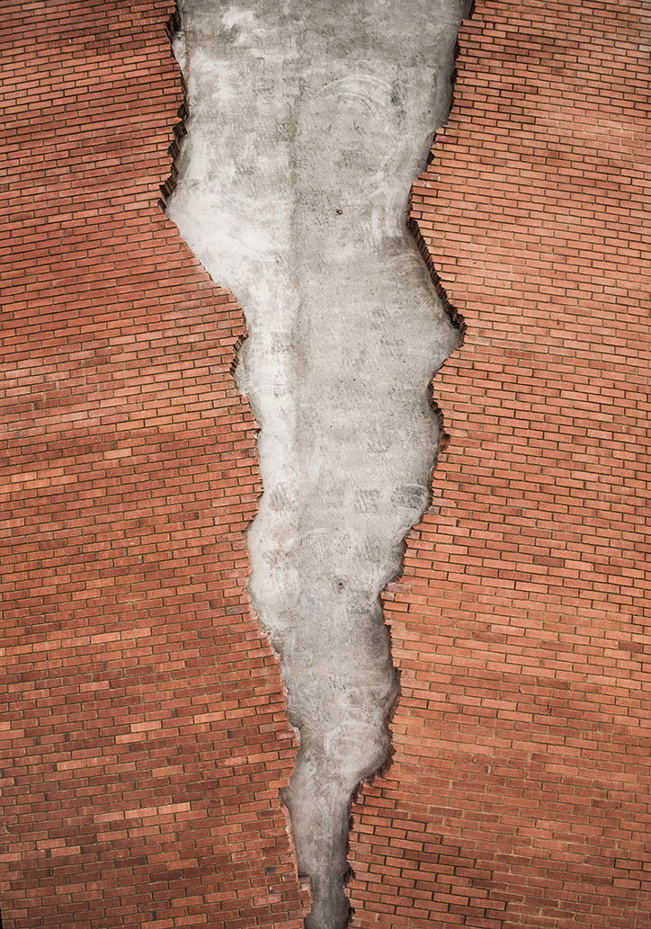 Alex-Chinneck-Six-pins-and-half-a-dozen-needles-art-itsnicethat-Charles-Emerson-2.jpg