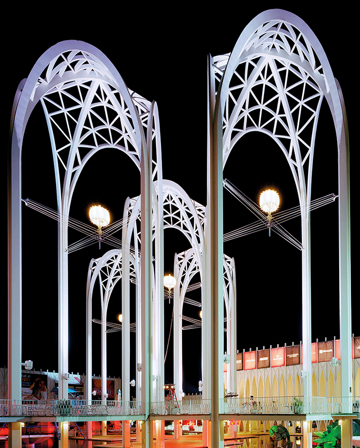 Jade-Doskow-Lost-Utopias-photography-itsnicethat-2.png
