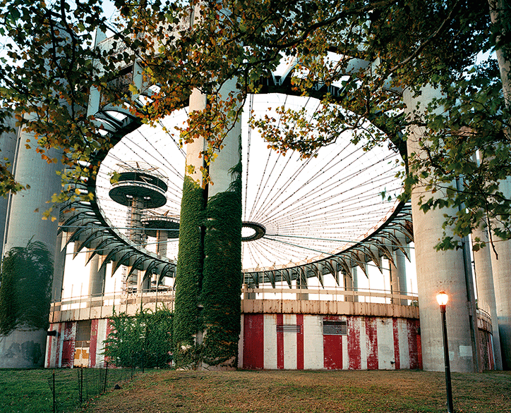Jade-Doskow-Lost-Utopias-photography-itsnicethat-11.png