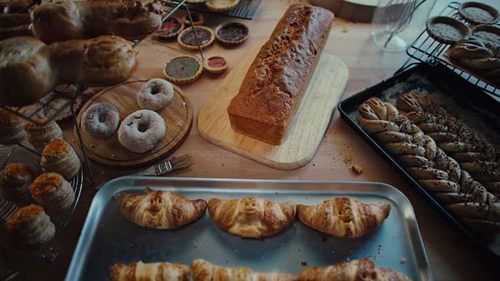 Parabella_4Creative_Blinkink_Great_British_Bake_Off_trailer_itsnicethat14publication-itsnicethat-advertising.jpg