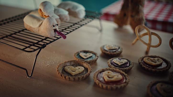 Parabella_4Creative_Blinkink_Great_British_Bake_Off_trailer_itsnicethat27publication-itsnicethat-advertising.jpg