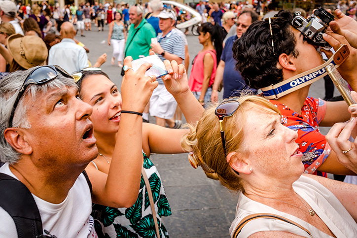 The-Tourist-Trap-Oleg-Tolstoy-itsnicethat-13.jpg