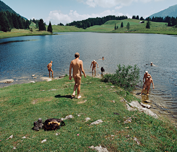 RoshanAdhihetty-Nacktwanderer-Photography-itsnicethat-02.png