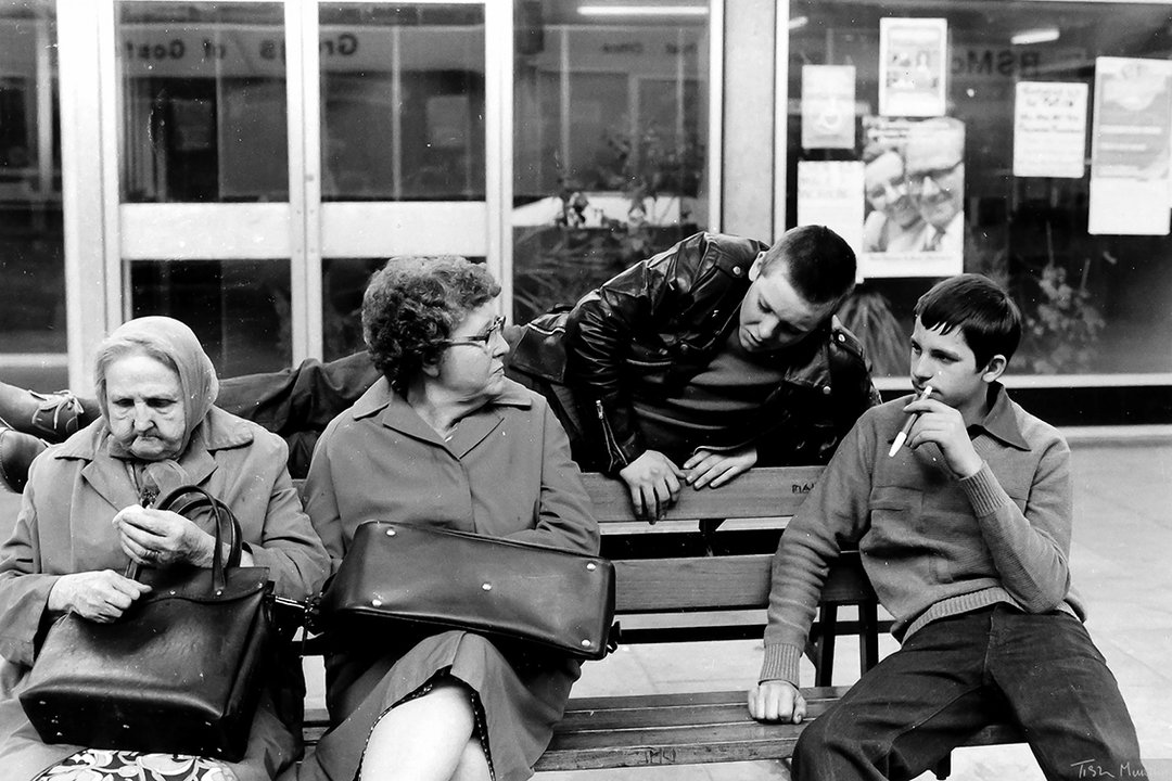 Tish_Murtha-Ladswitholdladies-YouthUnemployment-Photography-itsnicethat.jpg