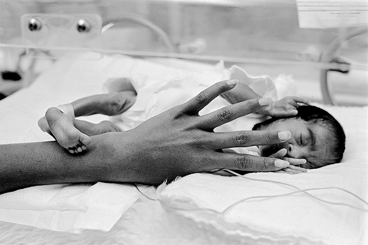 David-Hurn-Arizona-Trips-photography-premature_baby-itsnicethat.jpg