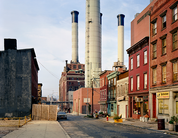 Wayne-Sorce-Vinegar-Hill_-New-York_-1985-itsnicethat-1.png