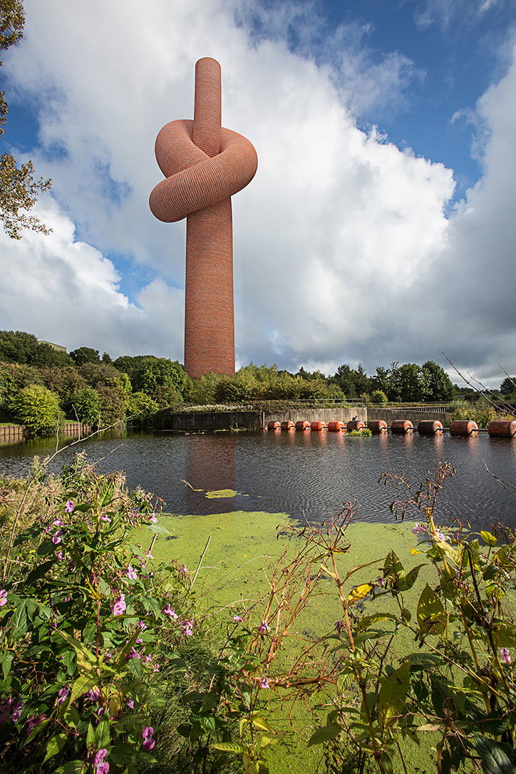 Alex-Chinneck-Onwards-_-Upwards-Knot-3-art-itsnicethat.jpg