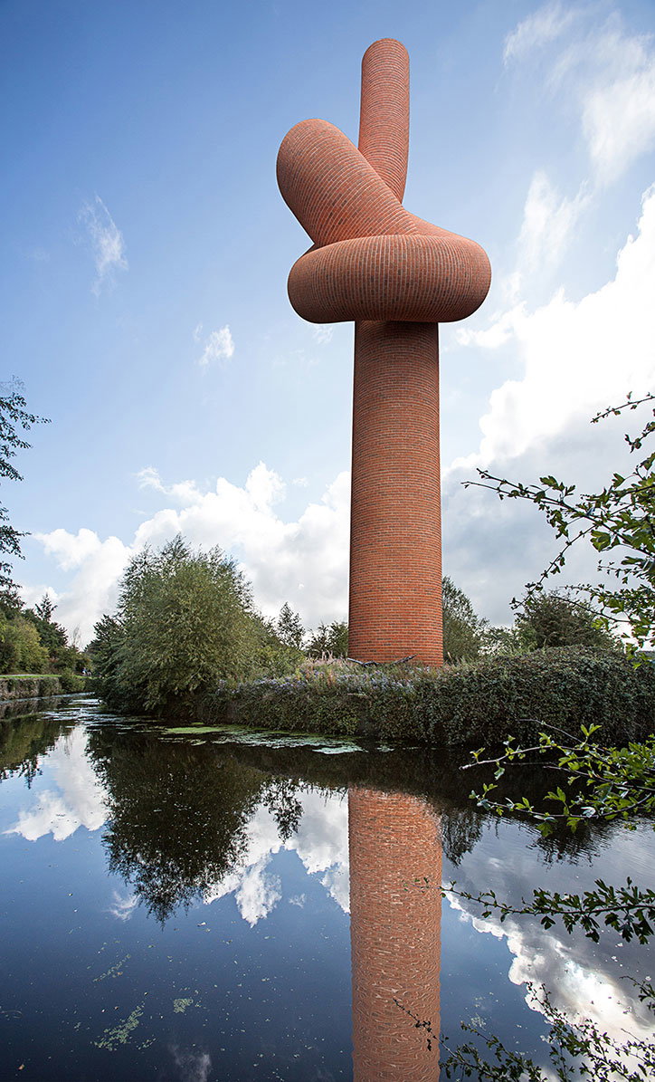 Alex-Chinneck-Onwards-_-Upwards-Knot-2-art-itsnicethat.jpg