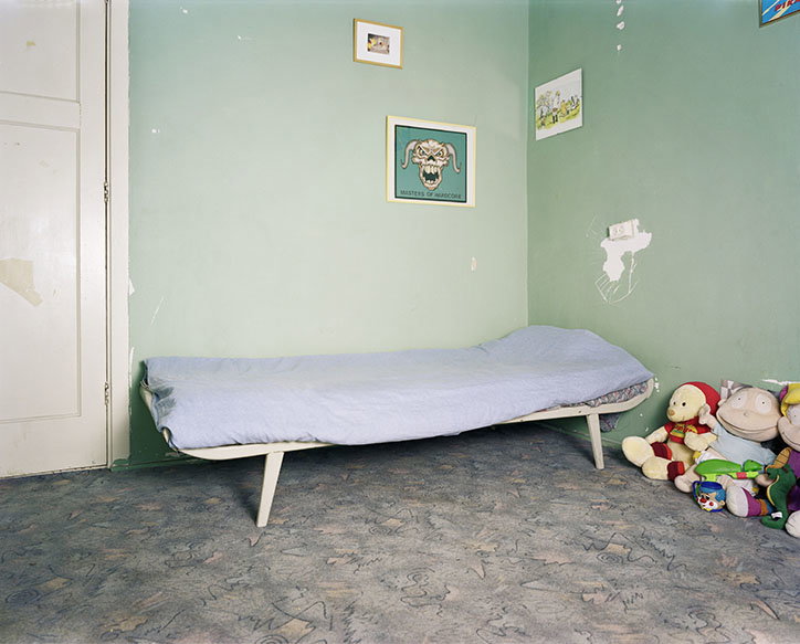 RobHornstra-ManNextDoor-Photography-itsnicethat-08.jpg