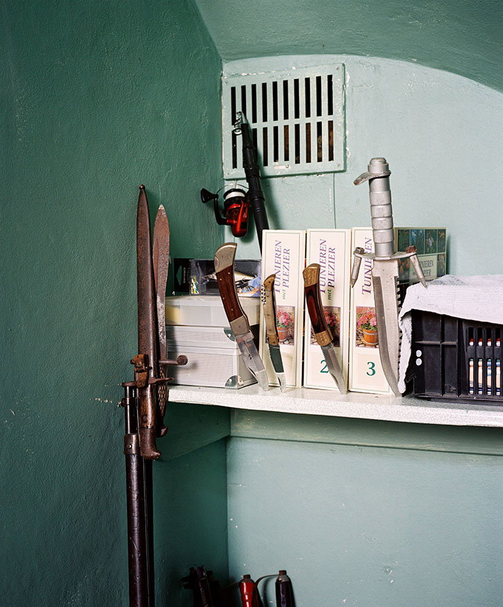 RobHornstra-ManNextDoor-Photography-itsnicethat-11.jpg