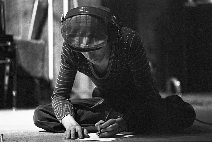 Geoff_MacCormack_David_Bowie_Photography_Its_Nice_That_2.jpg