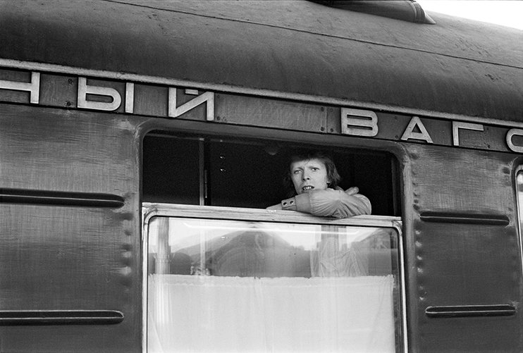 Candid, unseen images of David Bowie by Geoff MacCormack to be exhibited