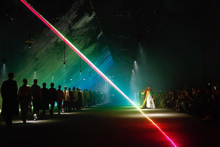UnitedVisualArtists-Burberry-SetDesign-ItsNiceThat-1.jpg