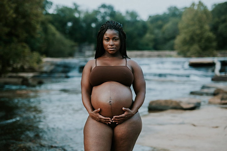BirthBecomesHer-Photography-ItsNiceThat-1.jpg
