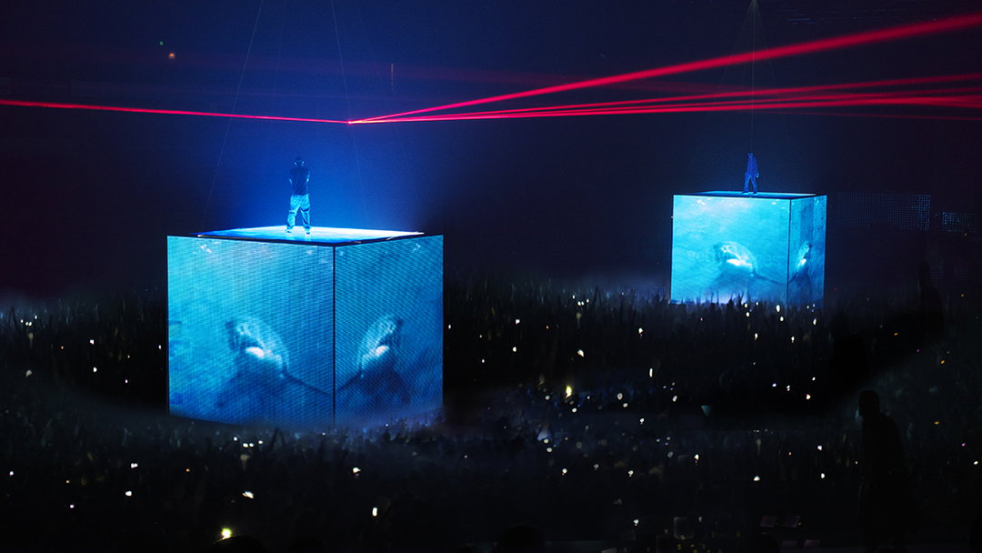KanyeWest_JayZ_WTT_2011_01.jpg