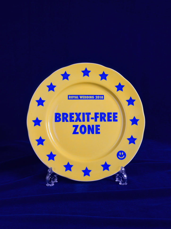 KesselsKramer-MaketheRoyalgreatagain-Miscellaneous-itsnicethat-04.jpg