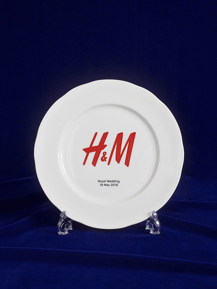 KesselsKramer-MaketheRoyalgreatagain-Miscellaneous-itsnicethat-13.jpg