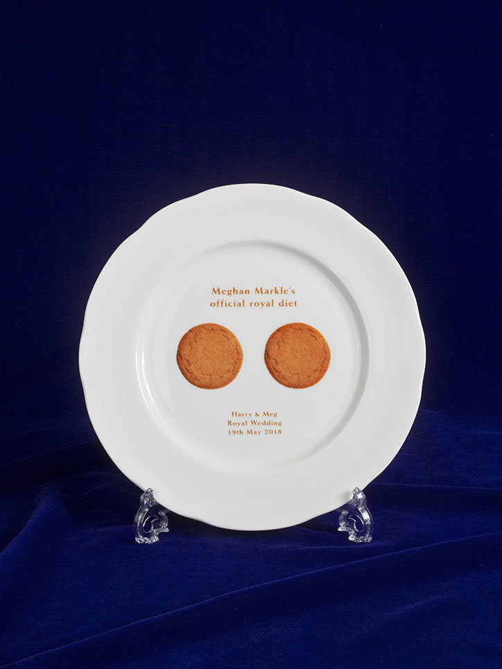 KesselsKramer-MaketheRoyalgreatagain-Miscellaneous-itsnicethat-16.jpg
