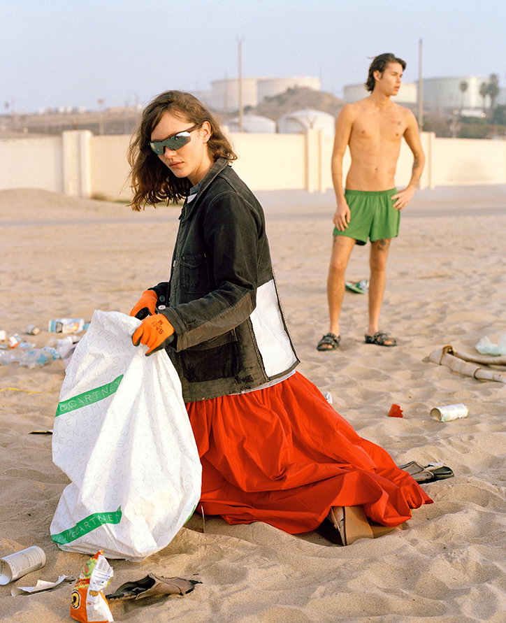 RetoSchmid-CleanItBeach-Photography-ItsNiceThat-2.jpg