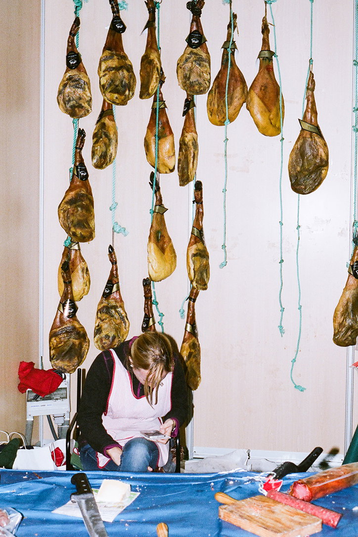 Sole-Satana-Jose-Valiente-Fiambre-Photography-ItsNiceThat-5.jpg