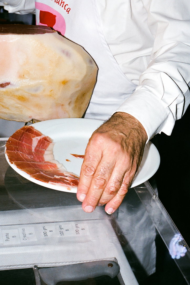 Sole-Satana-Jose-Valiente-Fiambre-Photography-ItsNiceThat-2.jpg