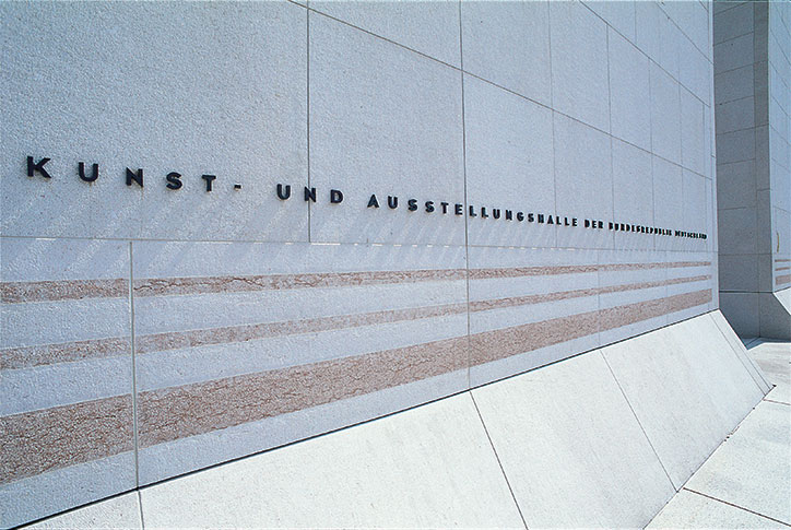 Brody-Fonts_graphic-design_itsnicethat_Bonn-Kunst-Sign.jpg