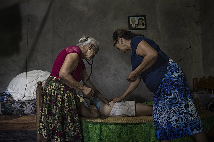 NadiaSharifCohen-YoNoDiALuz-Photography-itsnicethat-01.jpg