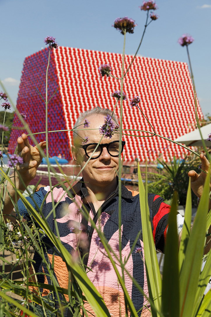 martin-parr-hans-ulrich-obrist-sleek-publication-itsnicethat-06.jpg